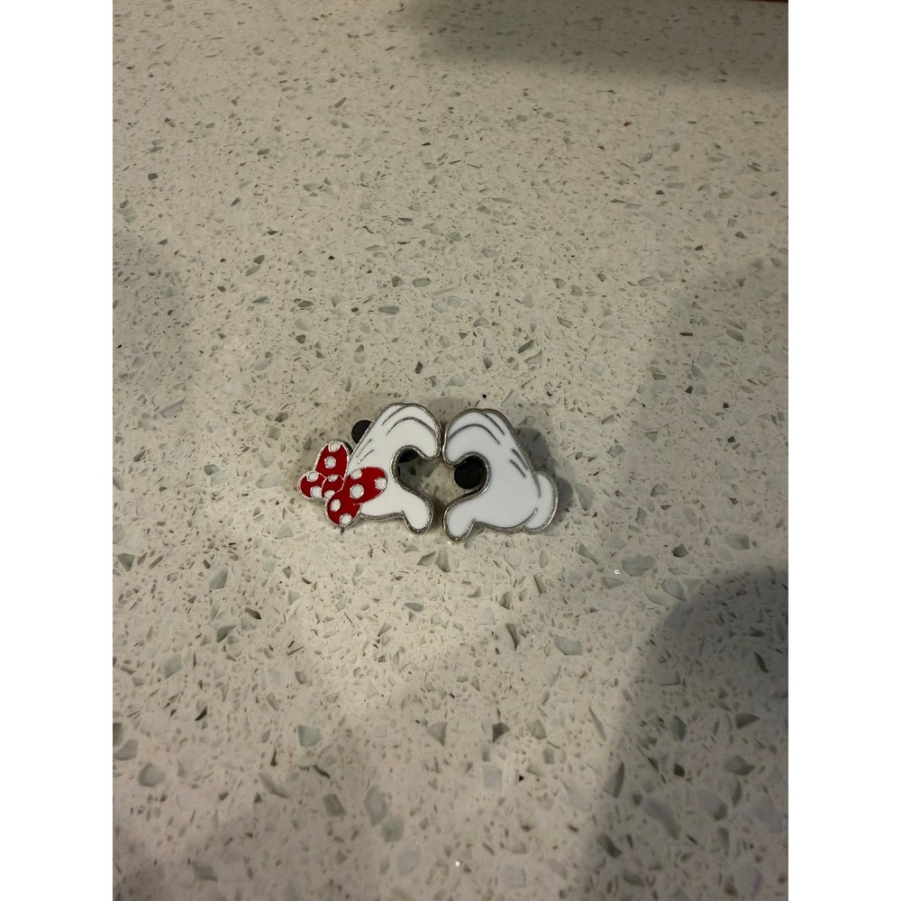 Disney Minnie Mouse Heart Hands Trading Pin